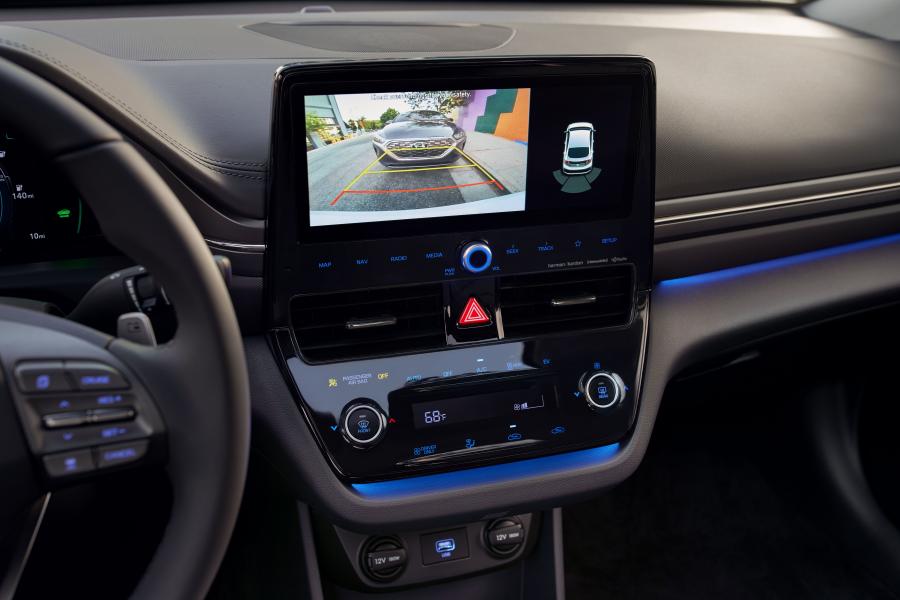 Детали интерьера Hyundai IONIQ Plug-in Hybrid (AE) 2019 года  (NA) (фото 6 из 7)